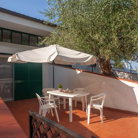 Casa Vacanze Fronte Apartment *